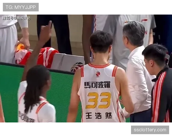 深圳外援史密斯本月打出45+15+14大号三双数据